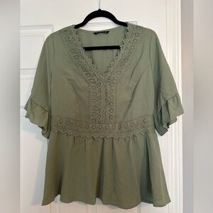 BloomChic Size 12 Green Dress Shirt